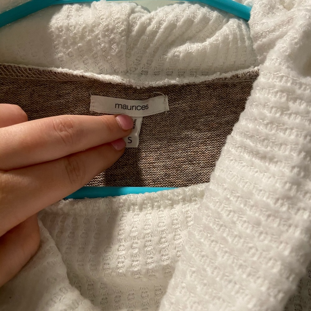 Maurice’s sweater - Picture 3 of 4